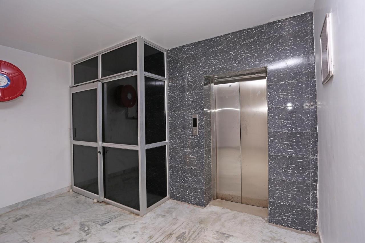Capital O 10060 Hotel The Leaf Lucknow Exterior photo